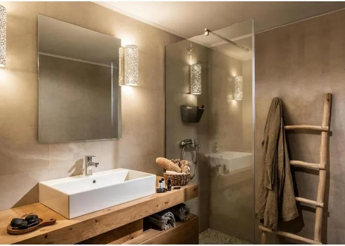 Khroma Luxury 3- Front Apartment *