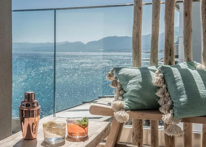 Khroma Luxury 3- Front Apartament