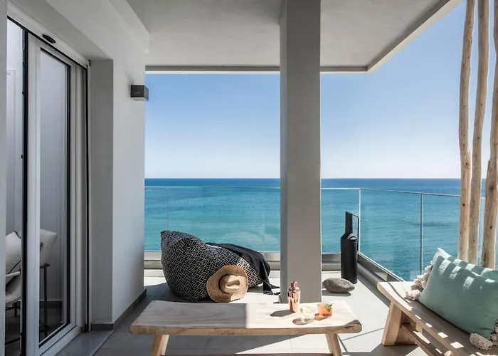 Khroma Luxury 3- Front Apartament