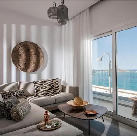 Khroma Luxury 3- Front Apartament