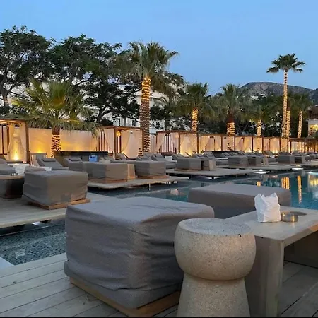 Khroma Luxury 3- Front