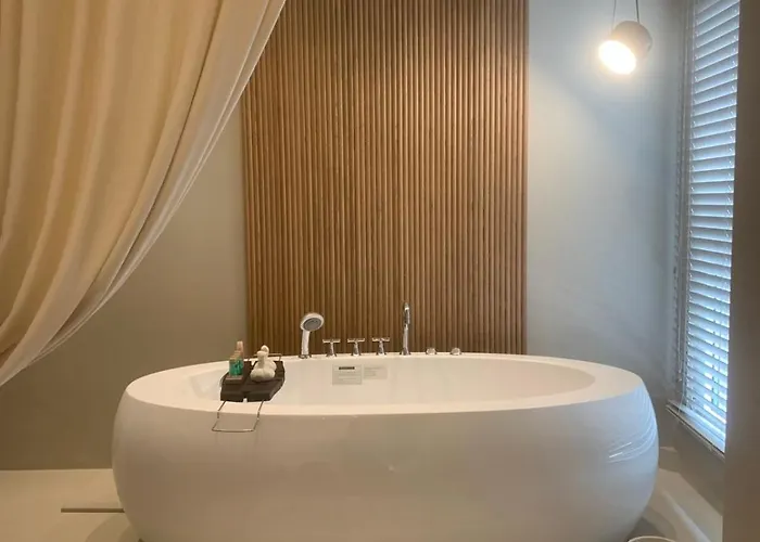 Khroma Luxury 3- Front 赫索尼索斯