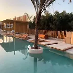 아파트 Khroma Luxury 3- Front 헐소니소스